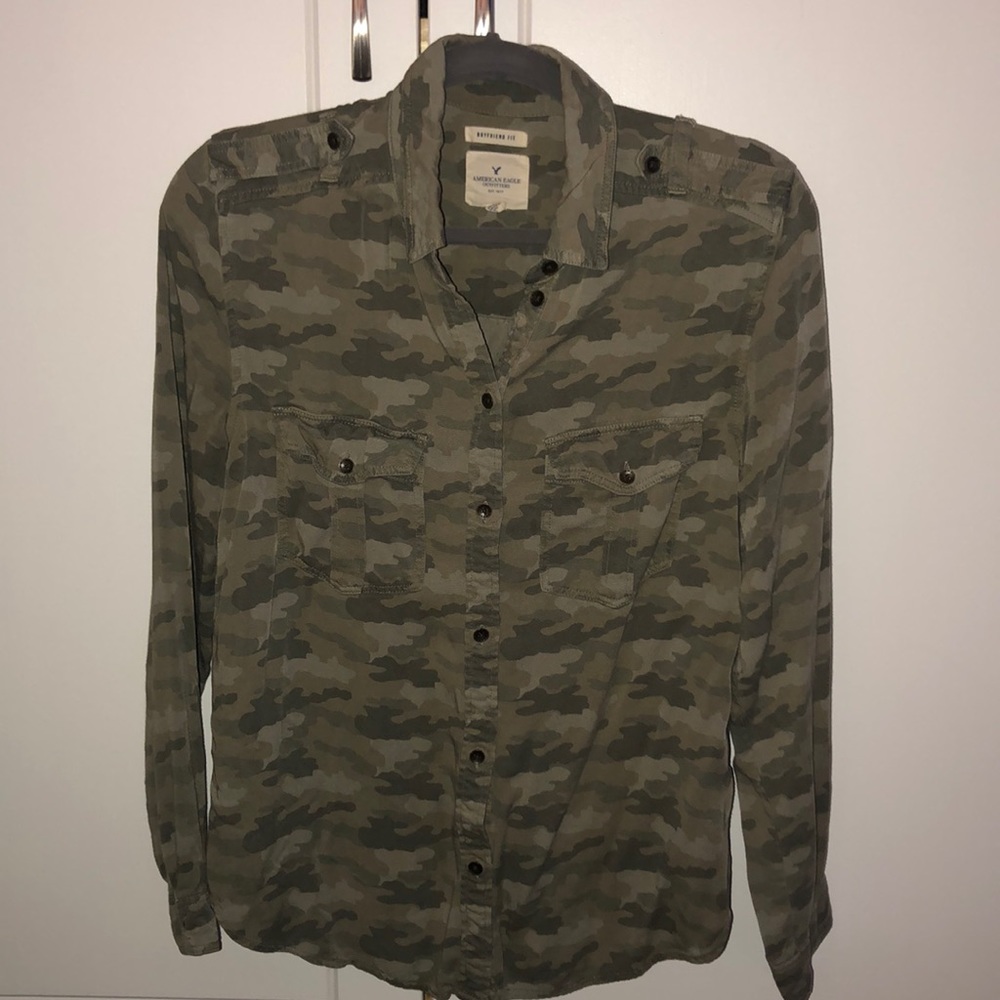 A.E. Outfitters boyfriend fit button down